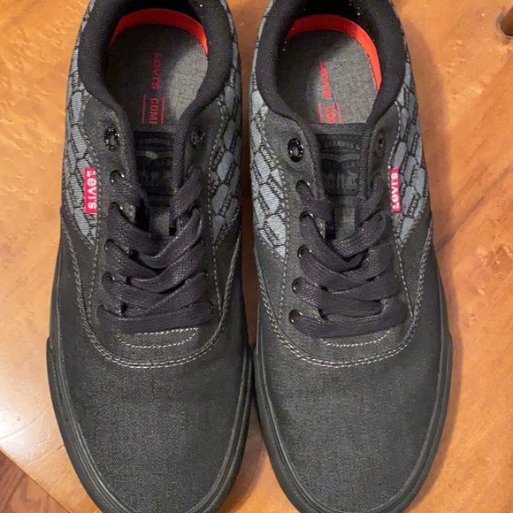 Men’s Levis shoes